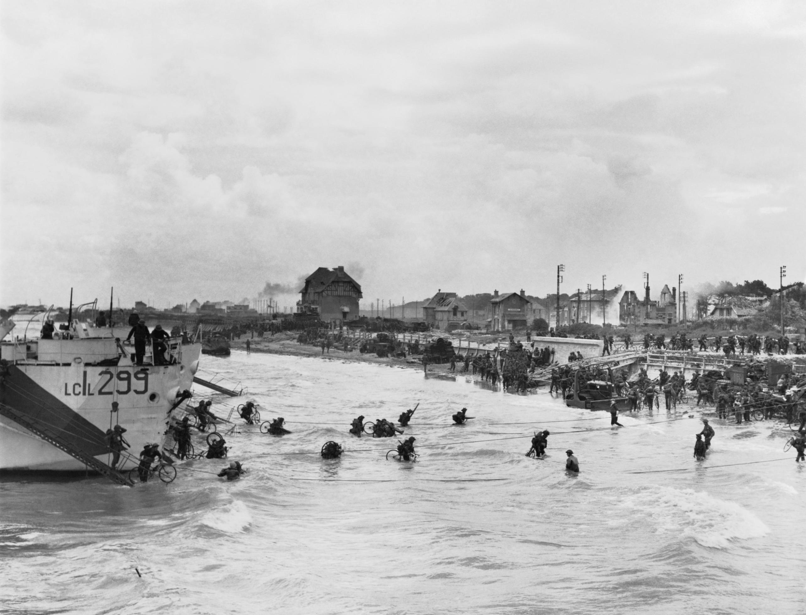 LCIs of the 262nd Flotilla disembark second wave troops of the 9th Canadian Infantry Brigade shortly before mid-day, 6 June 1944. (Imperial War Museum A23938)